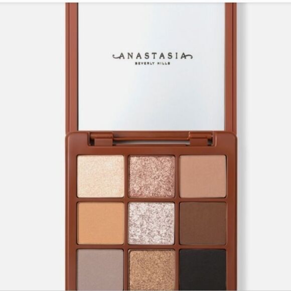 Amazon.com: Anastasia Beverly Hills - Sultry Mini Eyeshadow  Anastasia Beverly Hills Mini Sultry Kit For Eyes